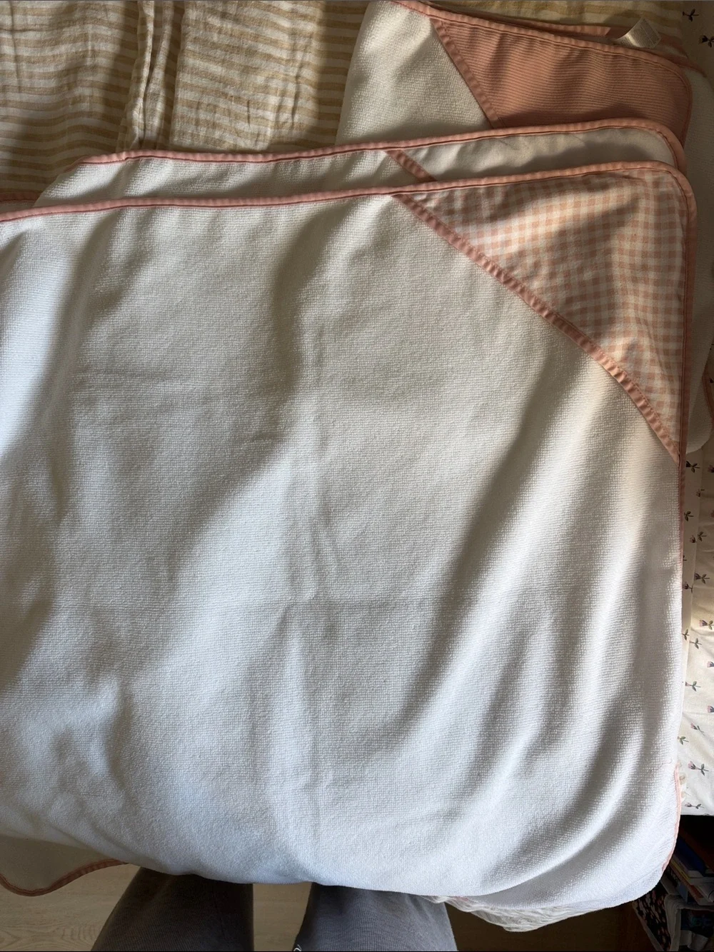 Snug Baby Hooded Towels & Washcloth Set in Soft Pink Trim